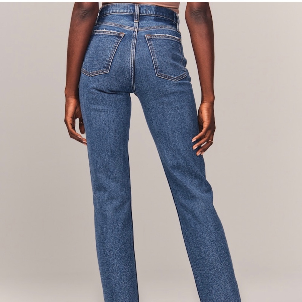 Abercrombie High Rise Mom Jean 24L